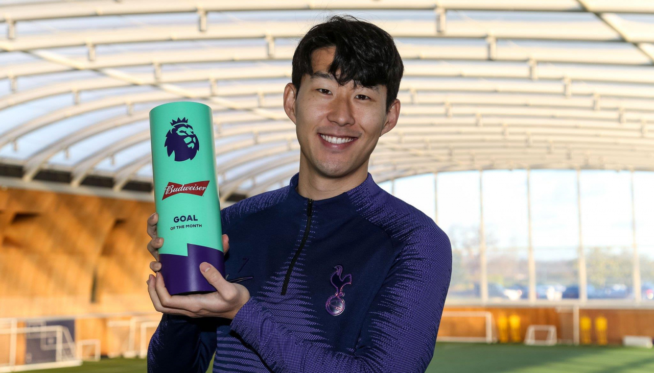 손흥민(28·토트넘 홋스퍼)의 ‘번리전 원더골’이 잉글랜드 프로축구 프리미어리그(EPL) 이달의 골로 선정됐다. 프리미어리그 사무국은 10일 홈페이지를 통해 “손흥민이 번리를 상대로 터트린 믿을 수 없는 단독 드리블 골이 2019년 12월의 골로 선정됐다”고 발표했다.[연합뉴스]