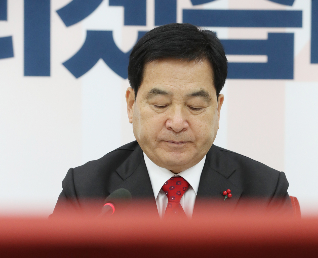 자유한국당 심재철 원내대표가 12일 오후 서울 여의도 국회에서 기자간담회를 하고 있다. [연합]