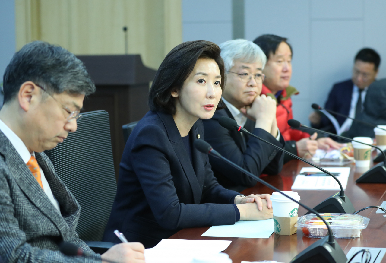 자유한국당 서울시당 나경원 위원장이 13일 오전 서울 여의도 국회 의원회관에서 열린 한국당 서울시당 정책토론회 '내집마련 꿈 걷어찬 문정부 부동산대책, 진단과 과제'에 참석, 발언하고 있다. [연합]