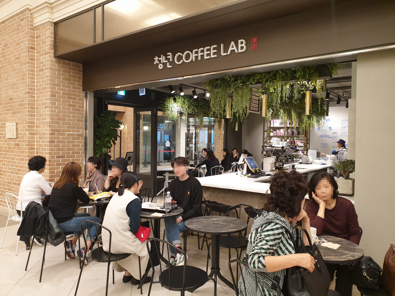 청년커피LAB 전경 [신세계백화점 제공]