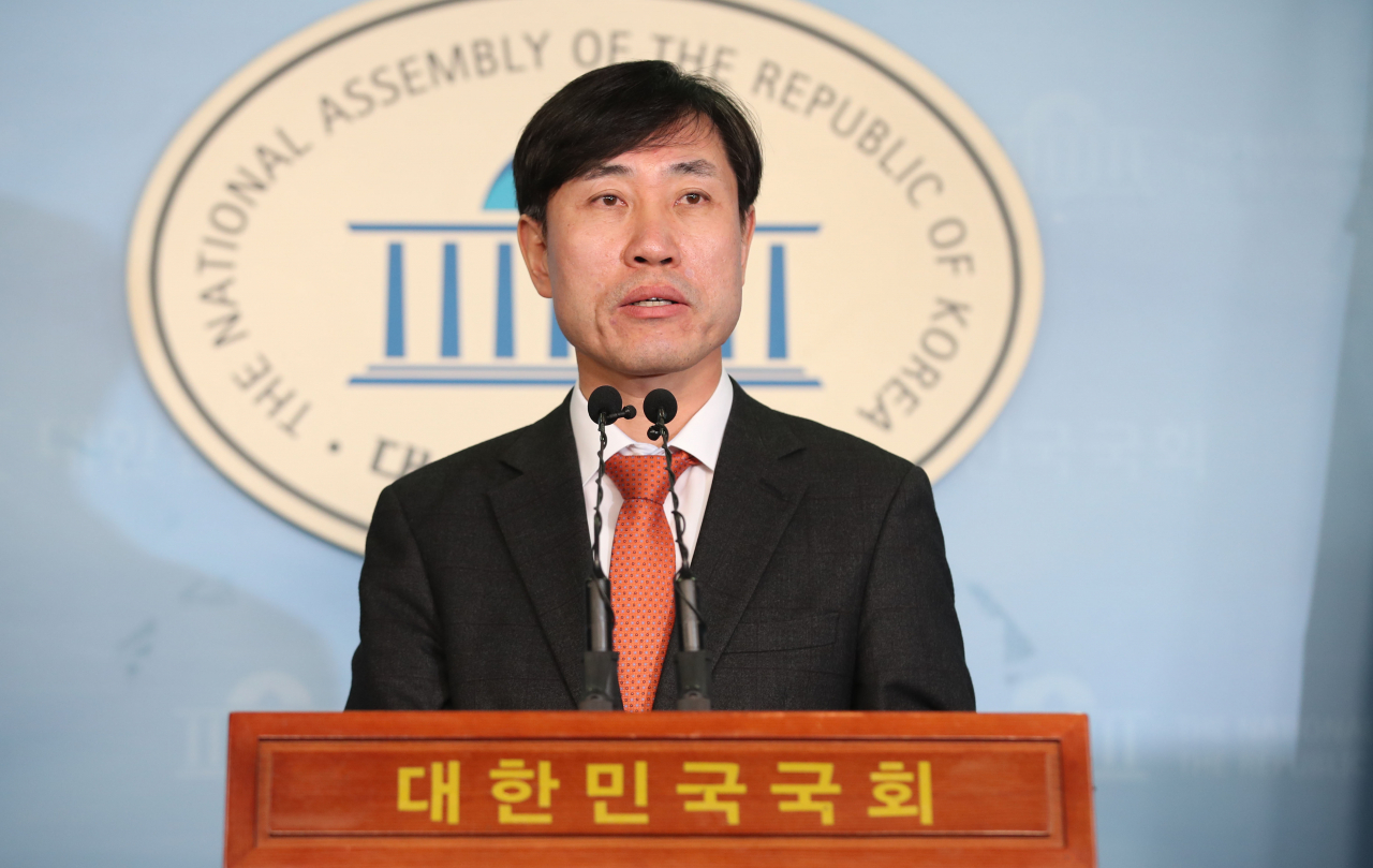 새로운보수당 하태경 책임대표가 13일 국회 정론관에서 혁신통합추진위원회 및 정계개편 관련 기자회견을 하고 있다. [연합]