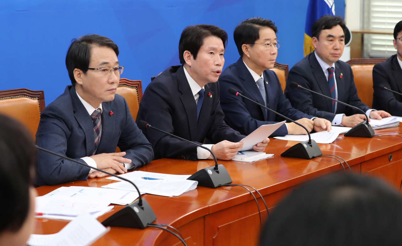 더불어민주당 이인영 원내대표가 14일 오전 서울 여의도 국회에서 열린 원내대책회의에서 발언하고 있다. [연합]