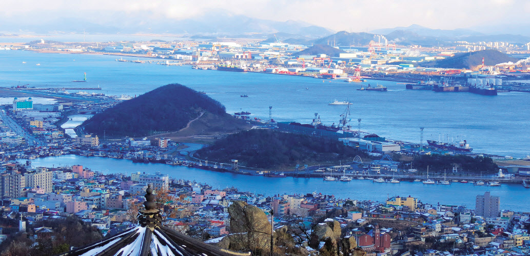 목포 유달산에서 내려다 본 눈 내린 삼학도.