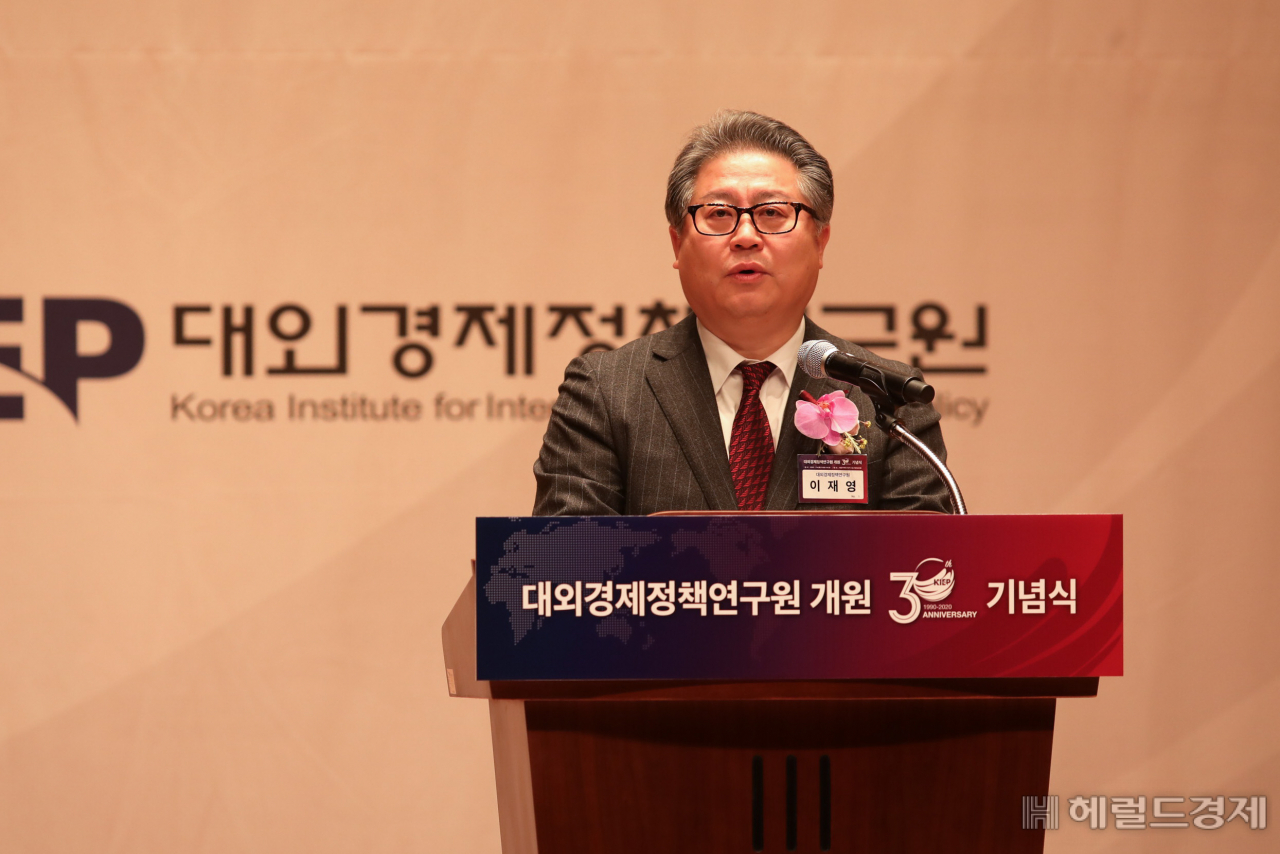 이재영 대외경제정책연구원장(KIEP)이 14일 세종국책연구단지에서 열린 개원 30주년 기념식에서 환영사를 하고 있다. [KIEP 제공]