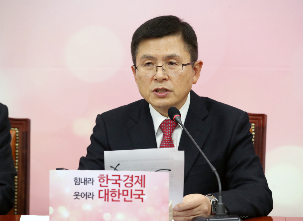 자유한국당 황교안 대표가 16일 오전 국회에서 열린 최고위원회의에서 발언하고 있다. [연합]