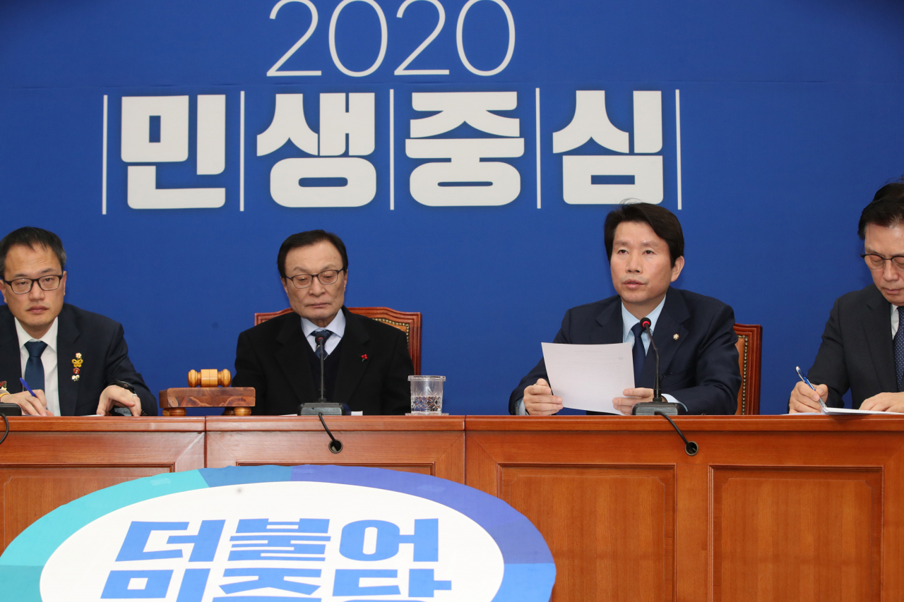 더불어민주당 이인영 원내대표가 15일 오전 서울 여의도 국회에서 열린 최고위원회의에서 발언하고 있다. 연합뉴스