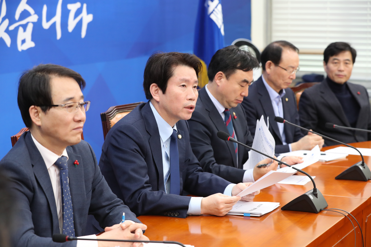 더불어민주당 이인영 원내대표가 16일 오전 서울 여의도 국회 의원회관에서 열린 정책조정회의에서 발언하고 있다. 연합뉴스