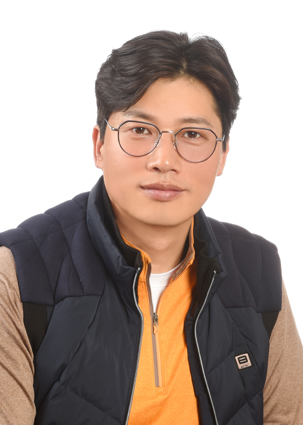 전남 여수시에서 사고로 바다에 추락한 트럭에서 여성 2명을 구조한 김진운 (47)씨. [LG 제공]