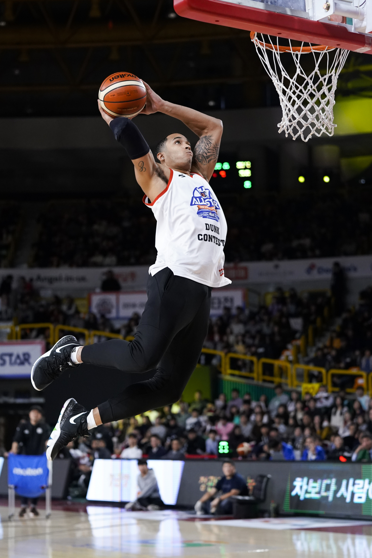 지난해 올스타전 덩크컨테스에 출전한 KGC 저스틴 에드워즈의 모습./KBL