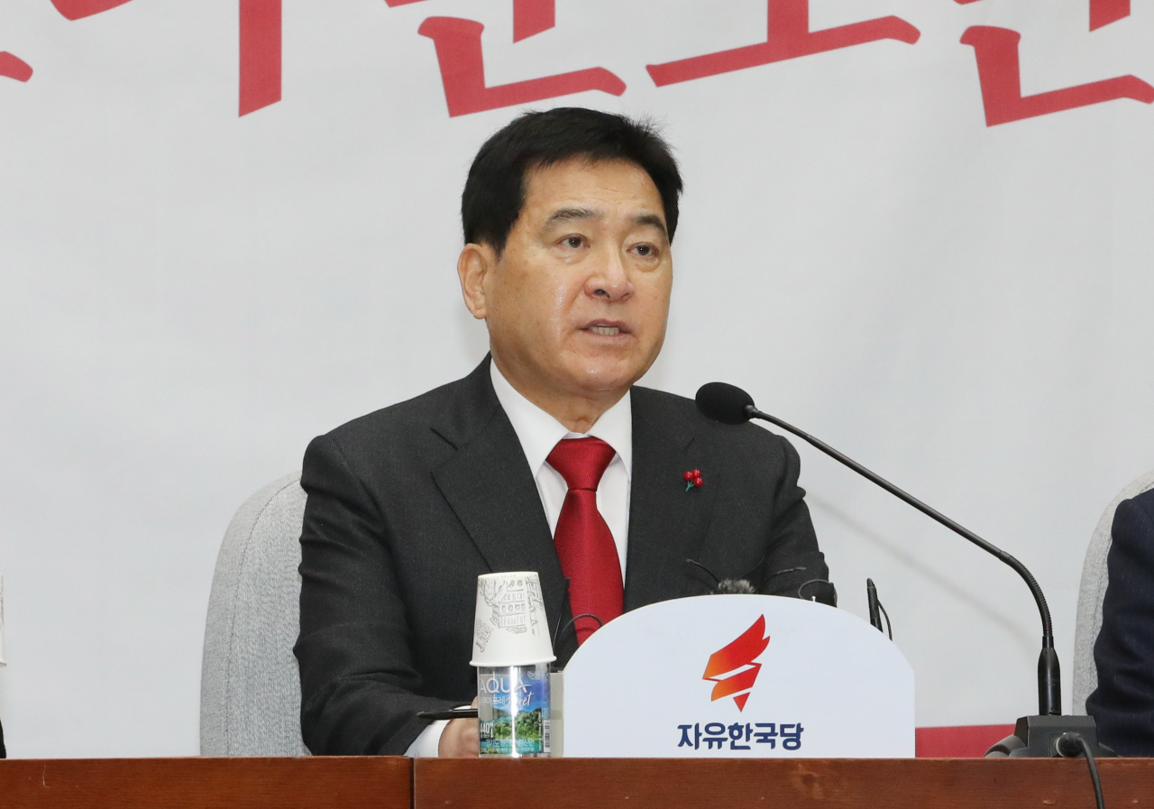 자유한국당 심재철 원내대표가 14일 오전 서울 여의도 국회에서 열린 원내대책회의에서 발언하고 있다. [연합]