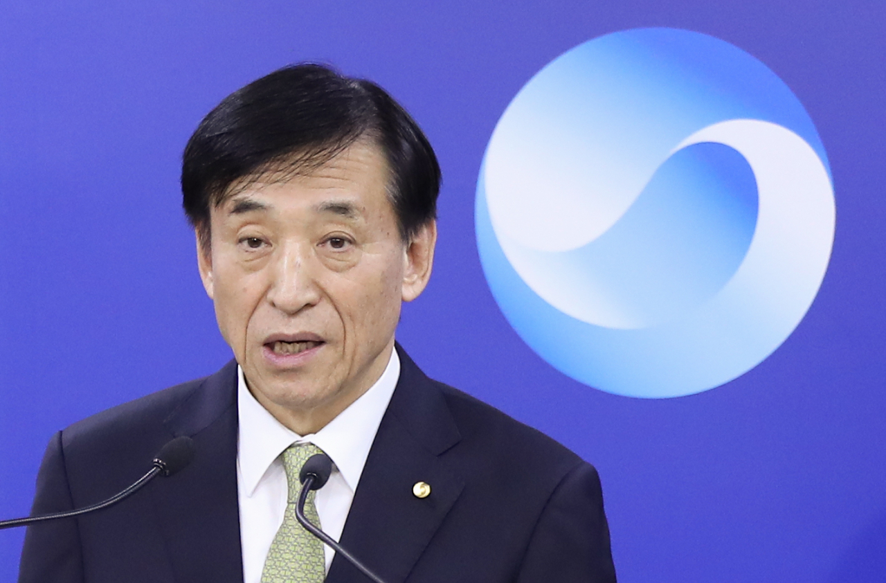 이주열 한국은행 총재가 17일 오전 중구 한국은행에서 기준금리 결정 관련 기자간담회를 하고 있다. 이날 오전 한은 금융통화위원회는 올해 첫 통화정책 결정회의를 열고 기준금리를 1.25%로 동결했다. 연합뉴스