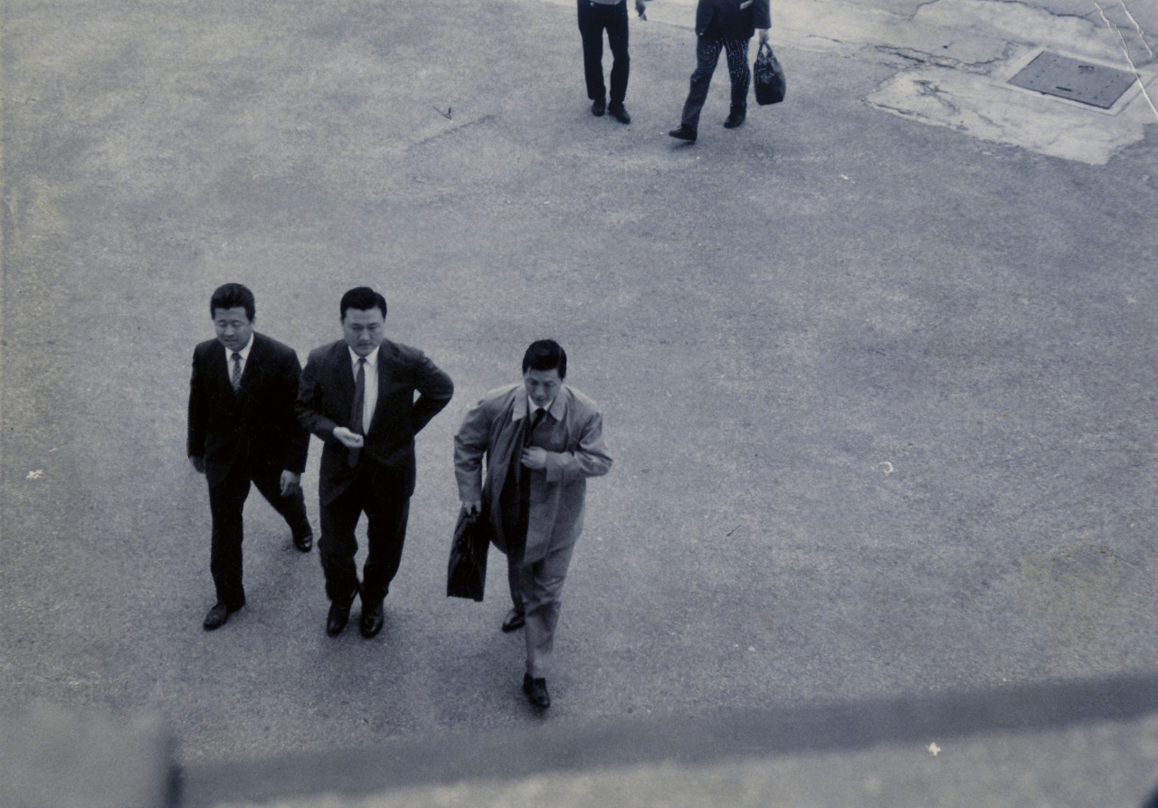 롯데그룹 창업주인 신격호 명예회장이 19일 별세했다. 향년 99세. 사진은 1965년 입국하는 신 명예회장의 모습. [롯데지주 제공]