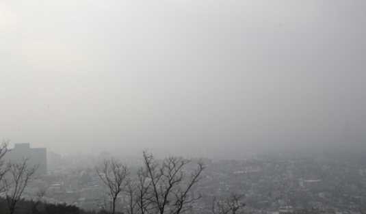 미세먼지로 하늘이 뿌연 서울 시내. [연합]