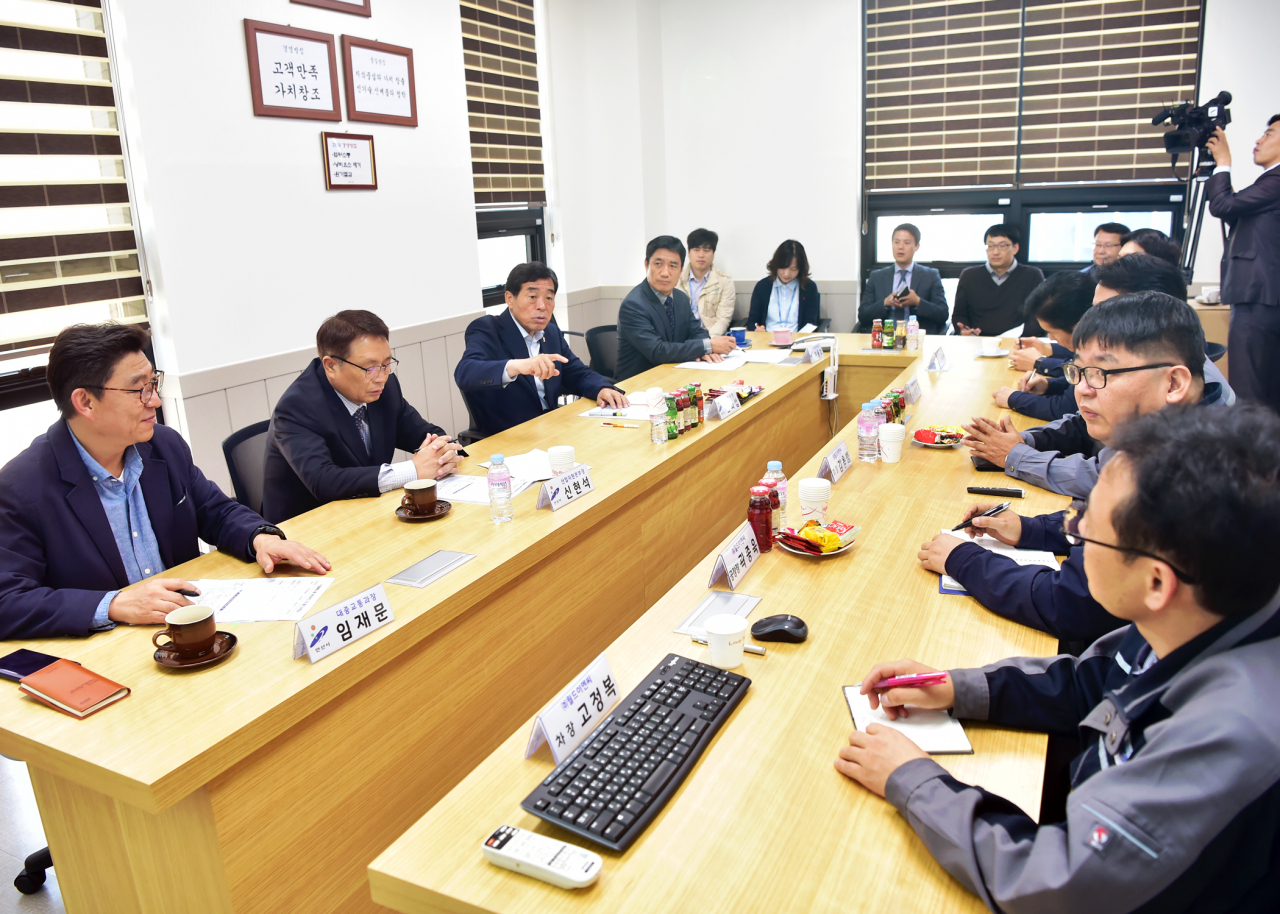 윤화섭 시장 기업SOS 이동시장실 확대 운영. [안산시 제공]