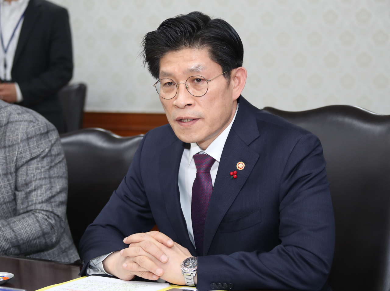 노형욱 국무조정실장이 20일 오후 정부서울청사에서 중국 신종 코로나바이러스 감염증 환자 확진과 관련해 긴급 관계차관회의를 주재하며 발언하고 있다. ［연합］