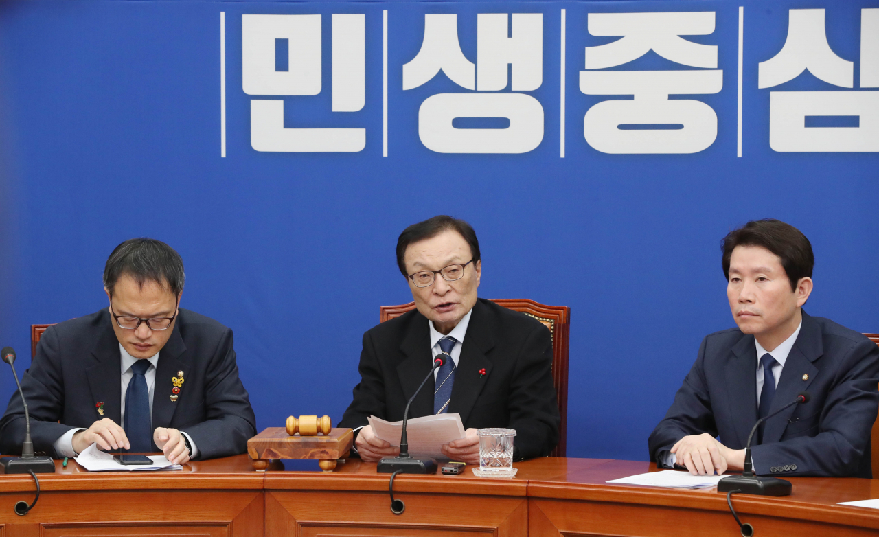 더불어민주당 이해찬 대표 등이 지난주 최고위원회의에서 발언하고 있다.[연합]