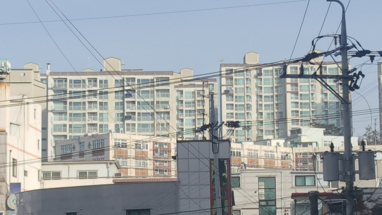 일제 강점기 채석장이었던 안암 래미안.고지대에 있고 남향이어서 조망과 채광 모두 갖추고 있다.