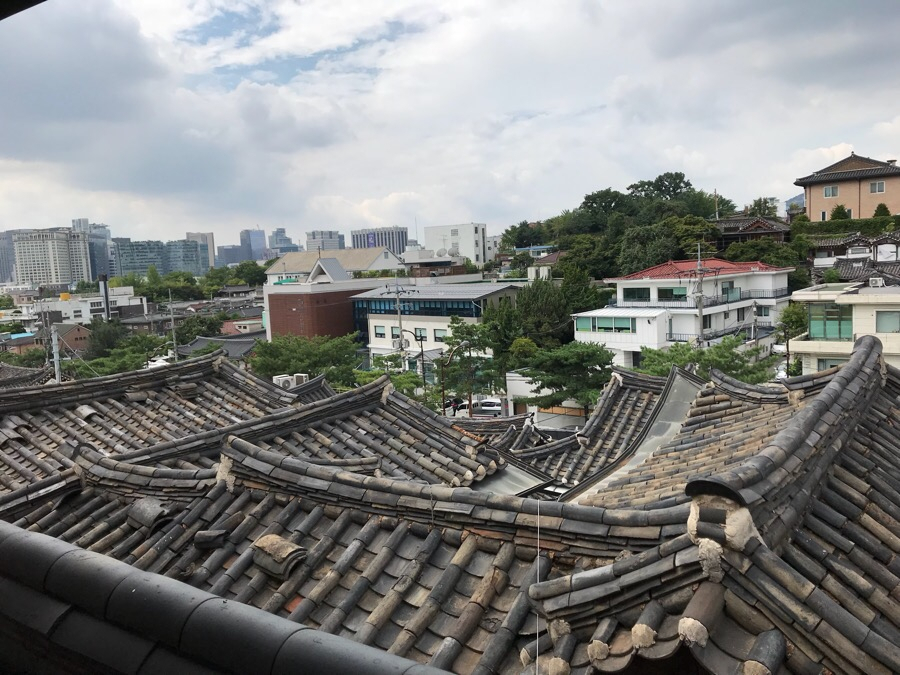 북촌 한옥청에서 보이는 가회동 전경. [서울시 제공]