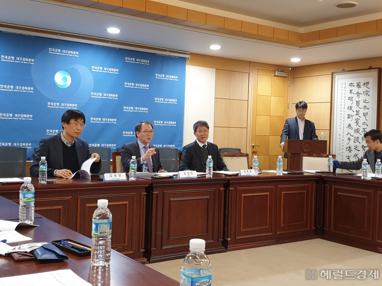 정상돈 한국은행 대경본부장이 20일 대경본부 2층 회의실에서 지역 자영업자들의 대출 건전성 평가 등 대경권 동향 관련 기자간담회를 열고 있다.[사진=김병진기자]