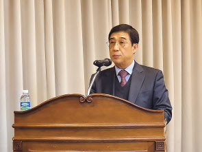 현대상선 배재훈 대표이사가 21일 서울 연지동 본사에서 열린 기자간담회에서 인사말을 하고 있다.