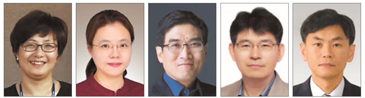 (왼쪽부터) 박향숙 삼성디스플레이 상무, 김선화 삼성디스플레이 상무, 송재혁 삼성전자 부사장, 심상필 삼성전자 부사장, 정기태 삼성전자 부사장.
