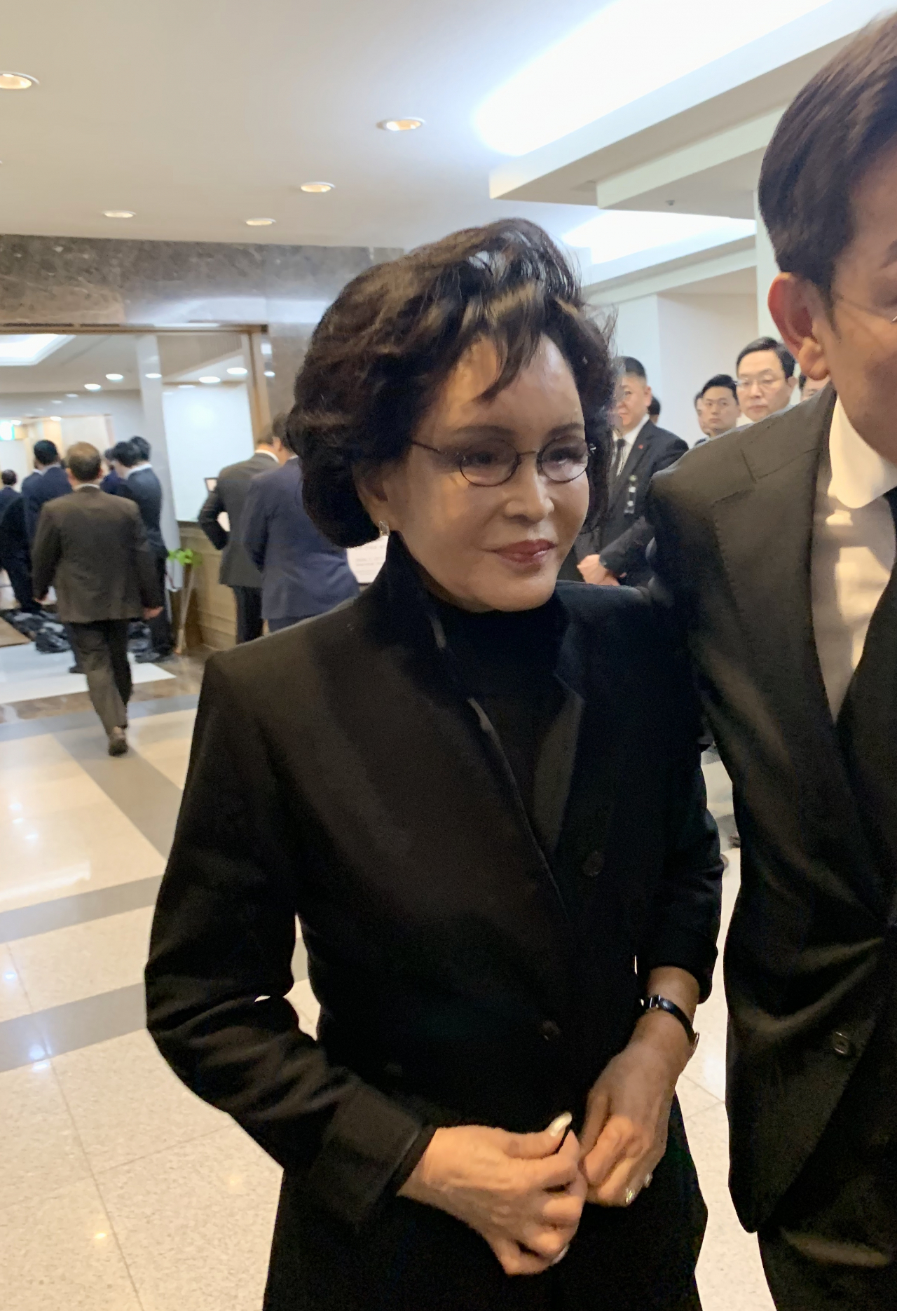고(故) 신격호 롯데 명예회장 빈소를 찾은 이명희 신세계그룹 회장 [사진=박로명 기자]