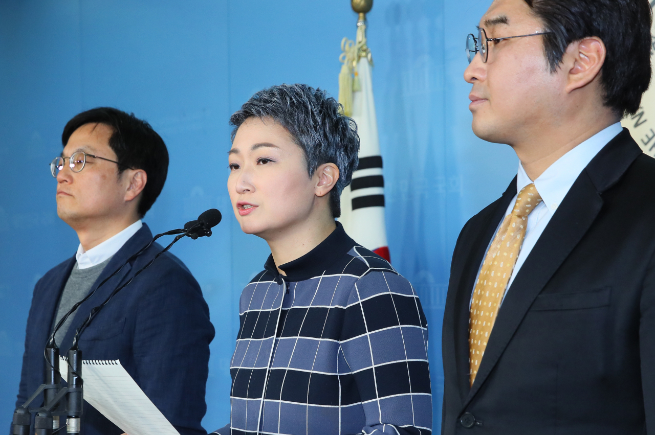 전진당 이언주 대표가 21일 국회 정론관에서 '자유한국당과 전진당4.0 양당 간 협의체 구성 합의'에 관해 발표하고 있다. [연합]