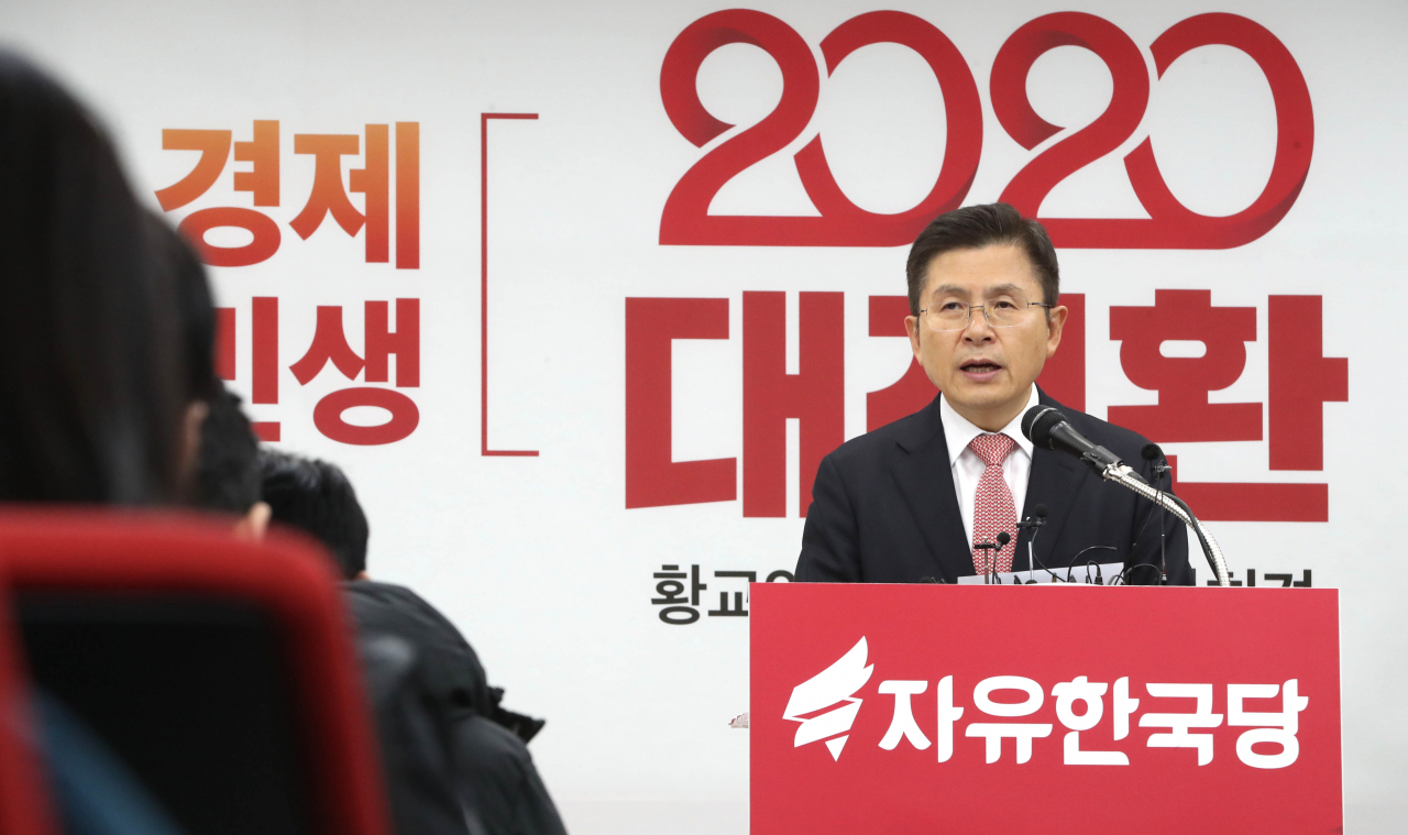 자유한국당 황교안 대표가 22일 오전 서울 영등포구 중앙당사에서 신년 기자회견을 하고 있다. [연합]