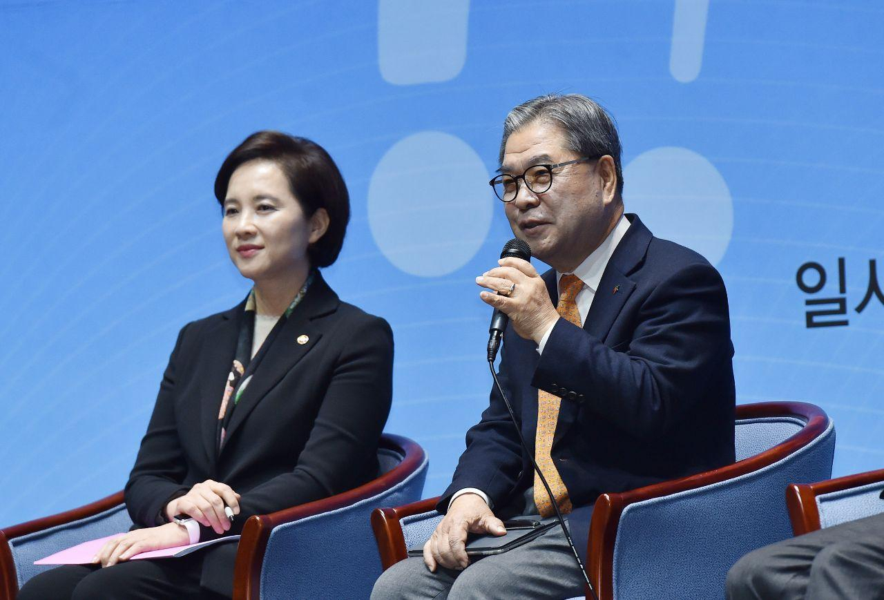 교육자치포럼 토크콘서트에 참석한 이재정 경기교육감(오른쪽).[경기도교육청 제공]