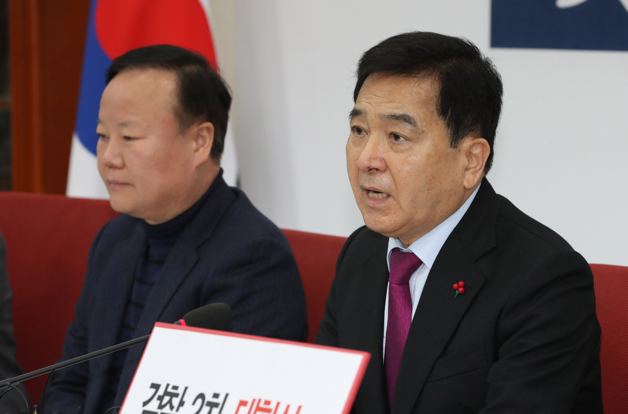 자유한국당 심재철 원내대표가 27일 오전 서울 여의도 국회에서 열린 기자간담회에서 발언하고 있다. 연합뉴스