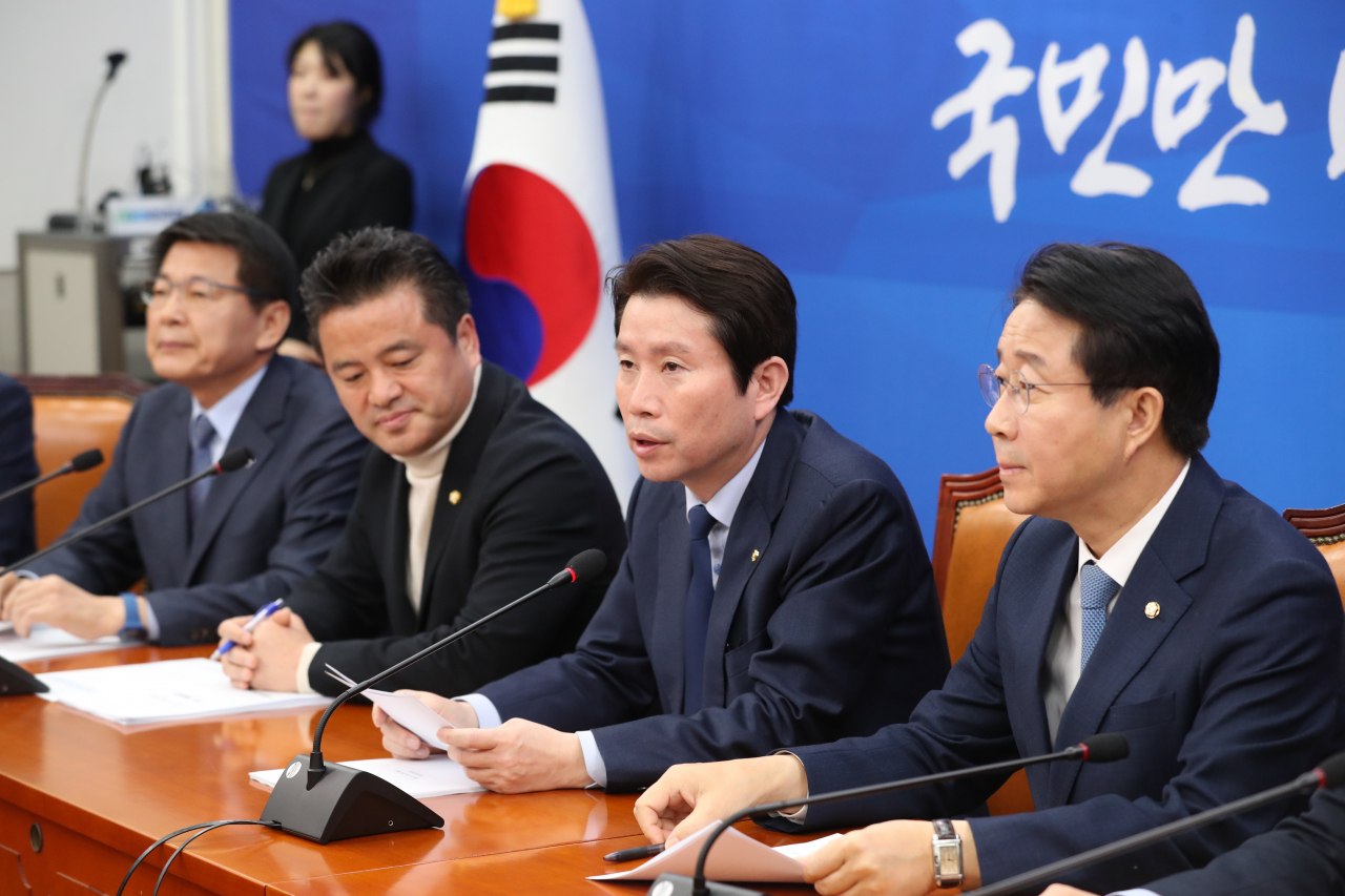 더불어민주당 이인영 원내대표가 28일 오전 서울 여의도 국회에서 열린 원내대책회의에서 발언하고 있다. 연합뉴스