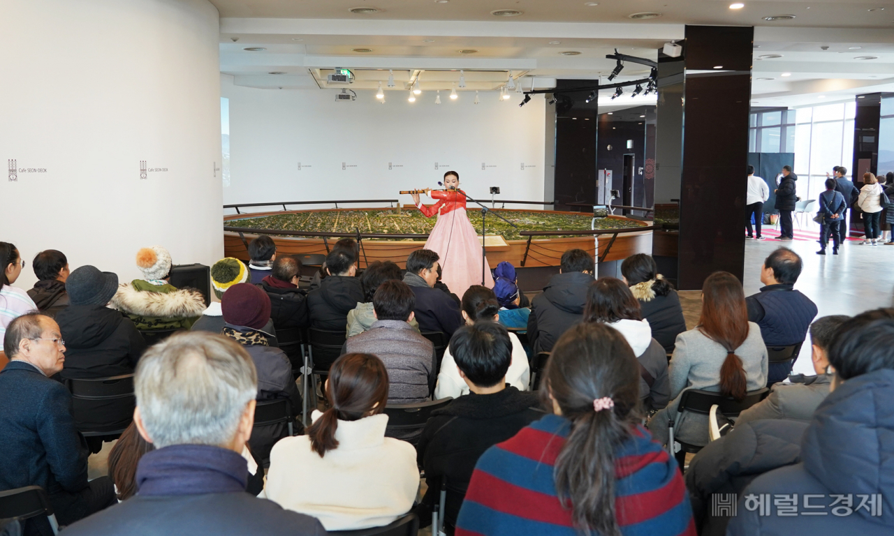 설 연휴 중 경주엑스포공원에서 열린 신라천년예술단 공연 모습.[문화엑스포 제공]