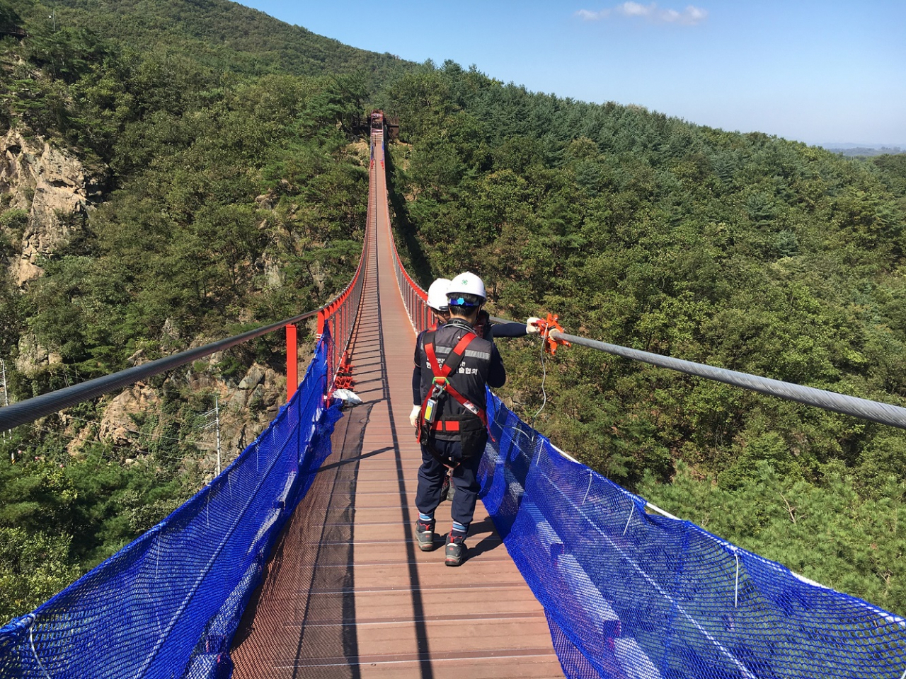 파주 감악산 출렁다리. [파주시 제공]