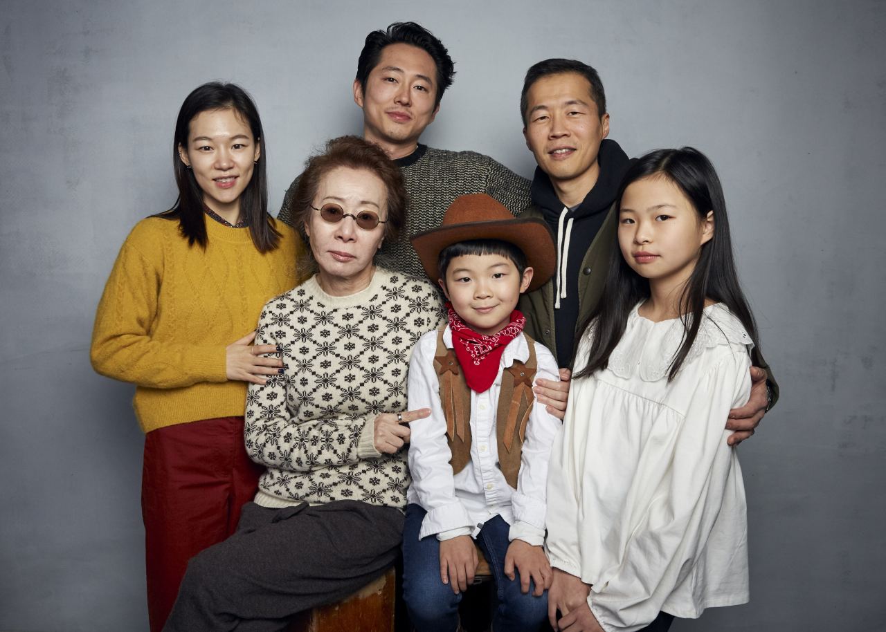 Caption--
Han Ye-ri (from top left), Steven Yeun, director Lee Isaac Chung, Youn Yuh-jung (from bottom left), Alan Kim, and Noel Cho pose for a photo while promoting the film “Minari” at the Music Lodge during the Sundance Film Festival on Monday in Park City, Utah. (AP)