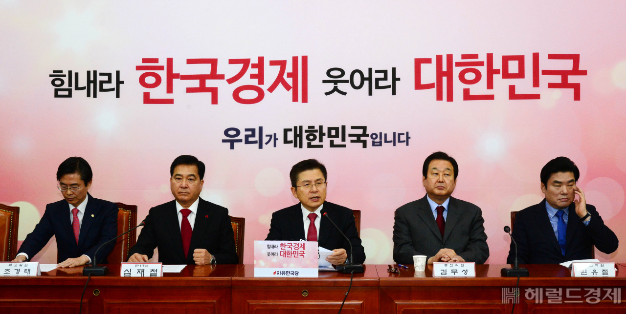 황교안 자유한국당 대표가 29일 오전 서울 여의도 국회에서 열린 당대표 및 최고위원-중진의원 연석회의에서 모두발언을 하고 있다. 박해묵 기자/mook@heraldcorp.com