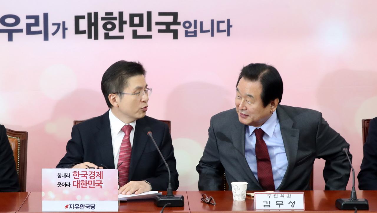 자유한국당 황교안 대표와 김무성 의원. [연합]