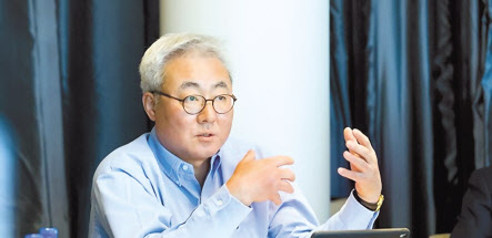 김준 SK이노베이션 총괄사장이 e-모빌리티 사업 분야의 과감한 투자를 통해 신성장동력을 마련한다는 의지를 밝혔다. [SK이노베이션 제공]