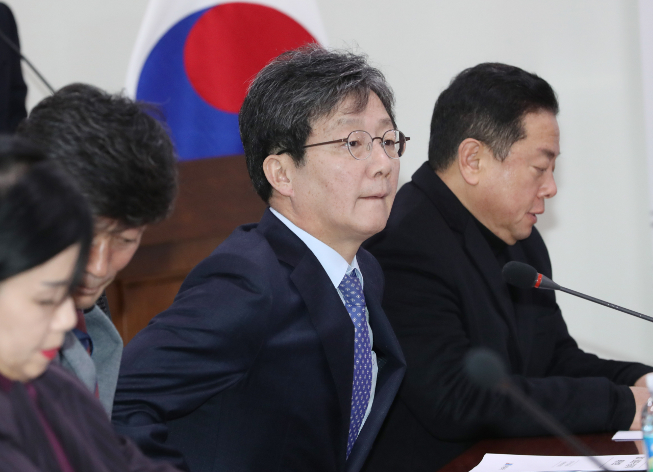 새로운보수당 유승민 보수재건위원장이 29일 오전 서울 여의도 국회 의원회관에서 열린 당대표-주요당직자 확대연석회의에 참석해 있다. [연합]