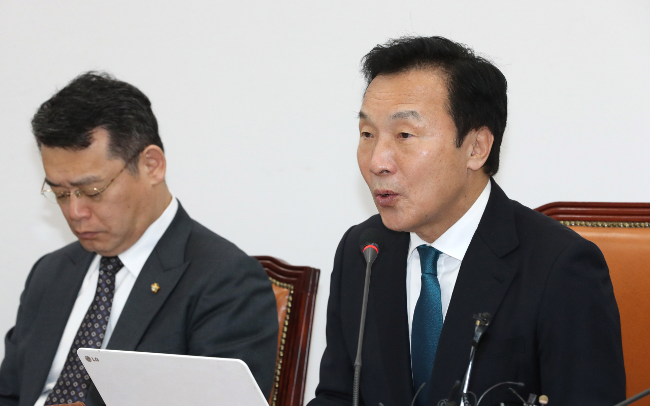 바른미래당 손학규 대표가 29일 오전 서울 여의도 국회에서 열린 최고위원회의에서 발언하고 있다. [연합]