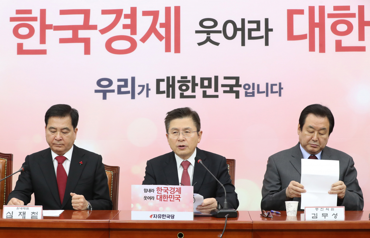 자유한국당 황교안 대표가 29일 오전 서울 여의도 국회에서 열린 당대표 및 최고위원·중진의원 연석회의에서 발언하고 있다. [연합]