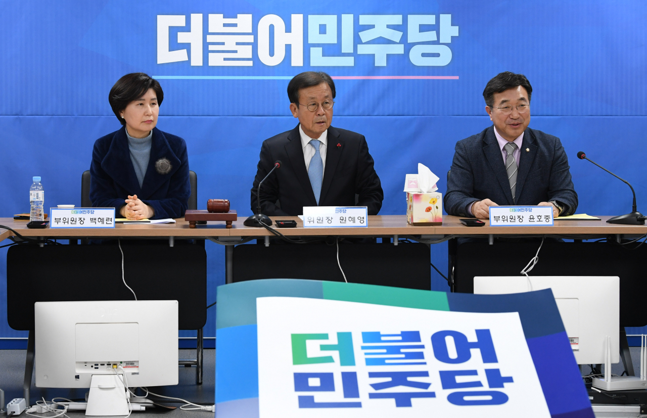 원혜영 더불어민주당 공천관리위원장이 지난 21일 오후 서울 여의도 당사에서 공천관리위원회 회의를 주재하고 있다. [연합]