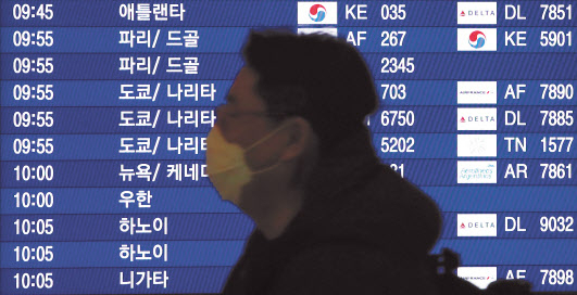 신종 코로나바이러스 감염증(우한 폐렴) 발원지인 중국 후베이(湖北)성 우한(武漢)과 인근 지역 체류 한국인을 국내로 데려오기 위해 당초 30일 오전 출발할 예정이던 전세기 운항이 다소 늦어지고 있다. [연합]