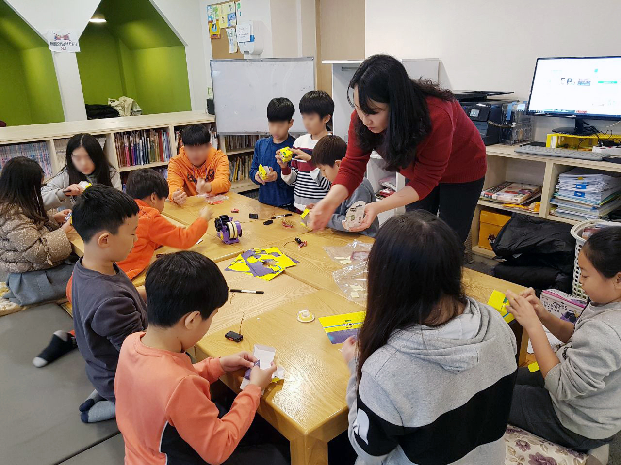 구로구가 우리동네키움센터 2곳을 개소 했다. 사진은 돌봄 프로그램 활동 모습. [구로구 제공]