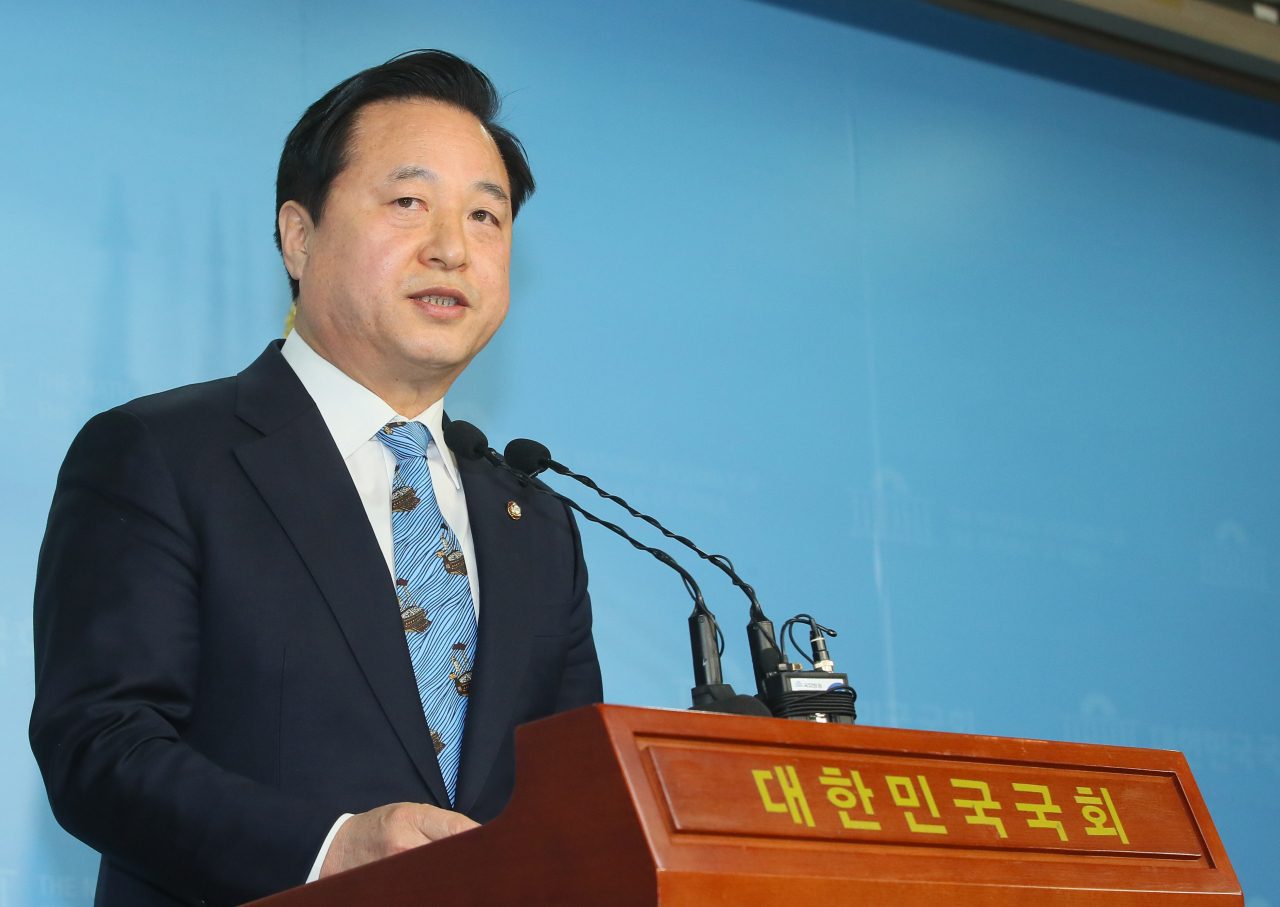 김두관 더불어민주당 의원이 30일 국회 정론관에서 제21대 총선에서 '경남 양산을' 출마를 공식 선언하고 있다. [연합]