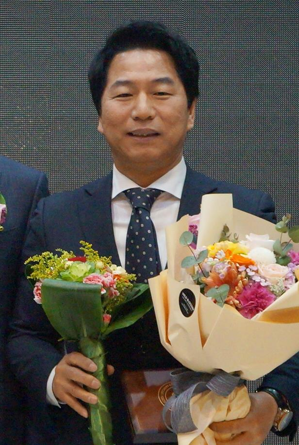 김종인 인천시의회 건설교통위원장이 지난 30일 대한전문건설협회로부터 감사패를 수상했다.
