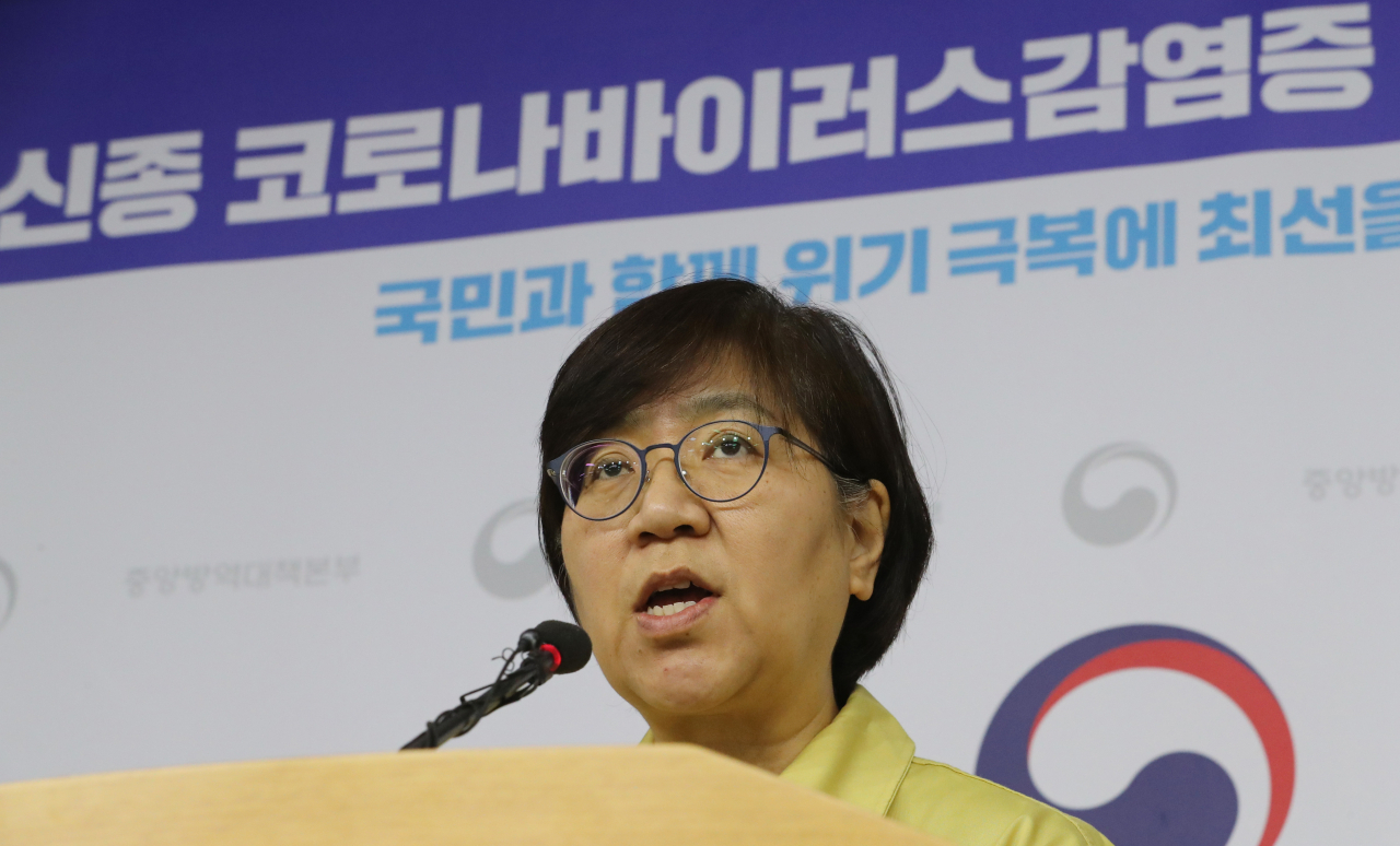 정은경 질병관리본부장이 2일 오전 세종시 정부세종청사에서 신종 코로나바이러스 감염증 국내 확진환자 3명 추가 등과 관련해 브리핑하고 있다. [연합제공]