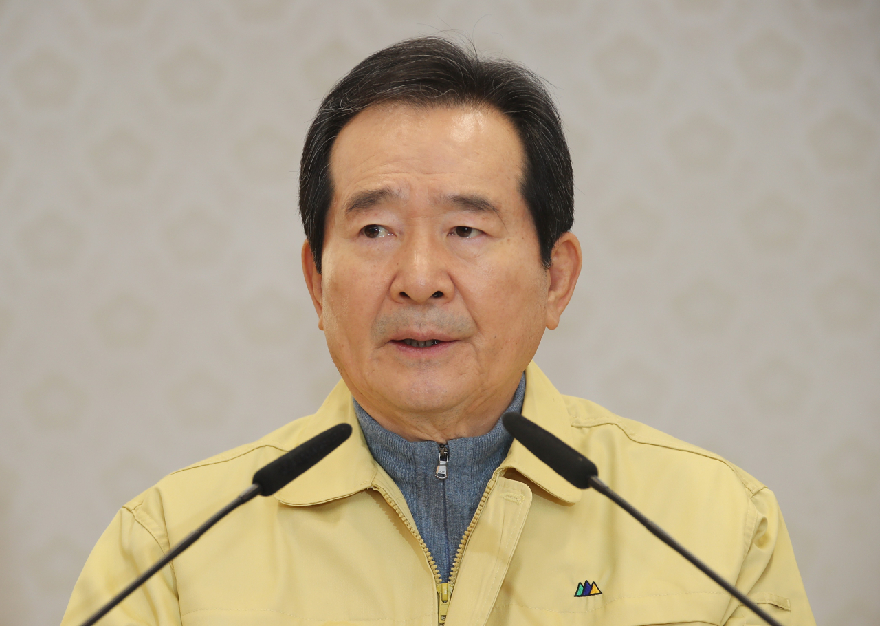 정세균 국무총리가 2일 오후 정부서울청사에서 신종 코로나바이러스 감염증 대응 확대 회의를 주재하며 발언하고 있다. ［연합］