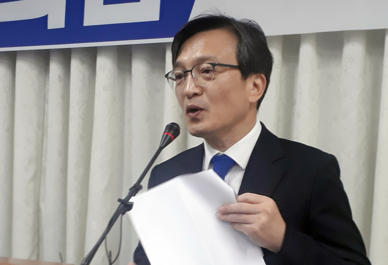 김의겸 전 청와대 대변인이 19일 전북 군산시청에서 출마 기자회견을 하고 있다. [연합]