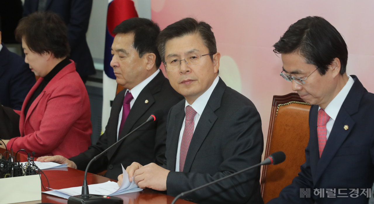 자유한국당 황교안 당대표가 3일 국회에서 열린 최고위원회의에서 대표발언을 하고 있다. 정희조 기자/checho@heraldcorp.com