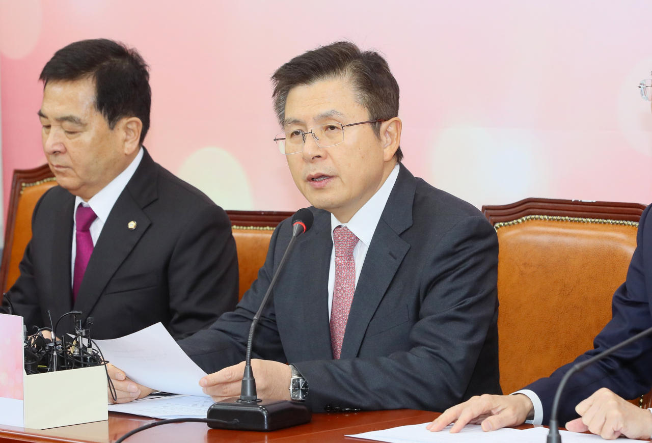 자유한국당 황교안 대표가 3일 국회에서 열린 최고위원회의에서 발언하고 있다. 연합뉴스